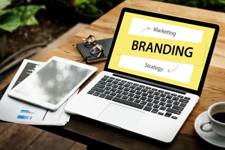 Como é feita a construção de branding: passo a passo das etapas para criar marcas memoráveis